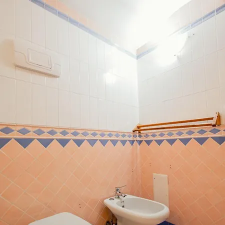 Konukevi Centro, Dm *